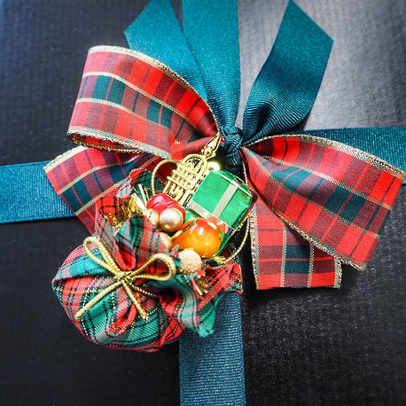 A Christmas Symphony Gift Box image 2
